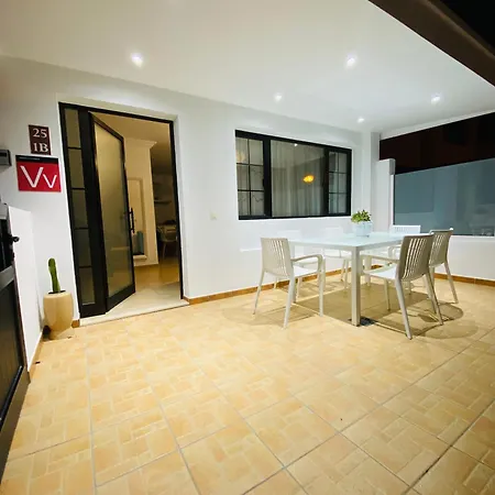 Puerto Del Carmen, Casa Chinijos Apartment *